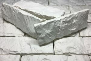 Способы применения гипсового кирпича при отделке интерьера